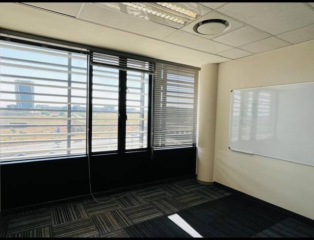 1,600M² OFFICE TO LET IN WATERFALL